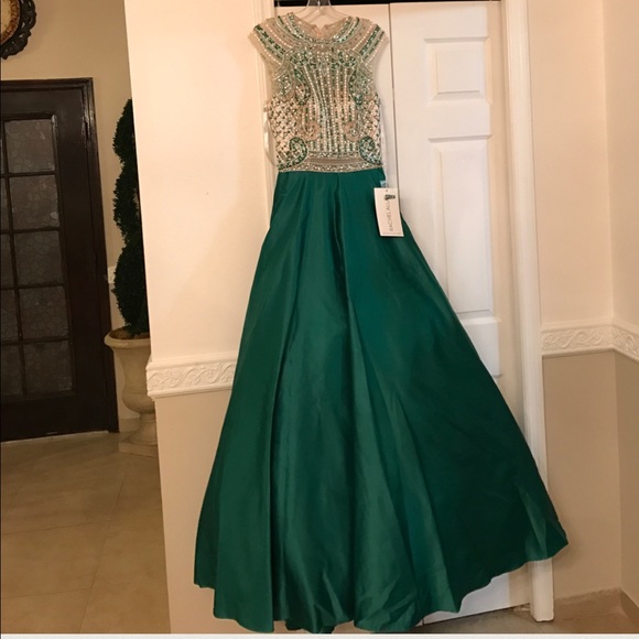 Dress - Picture 2 of 3