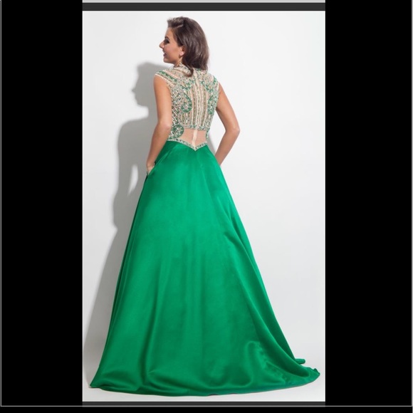 Dress - Picture 3 of 3