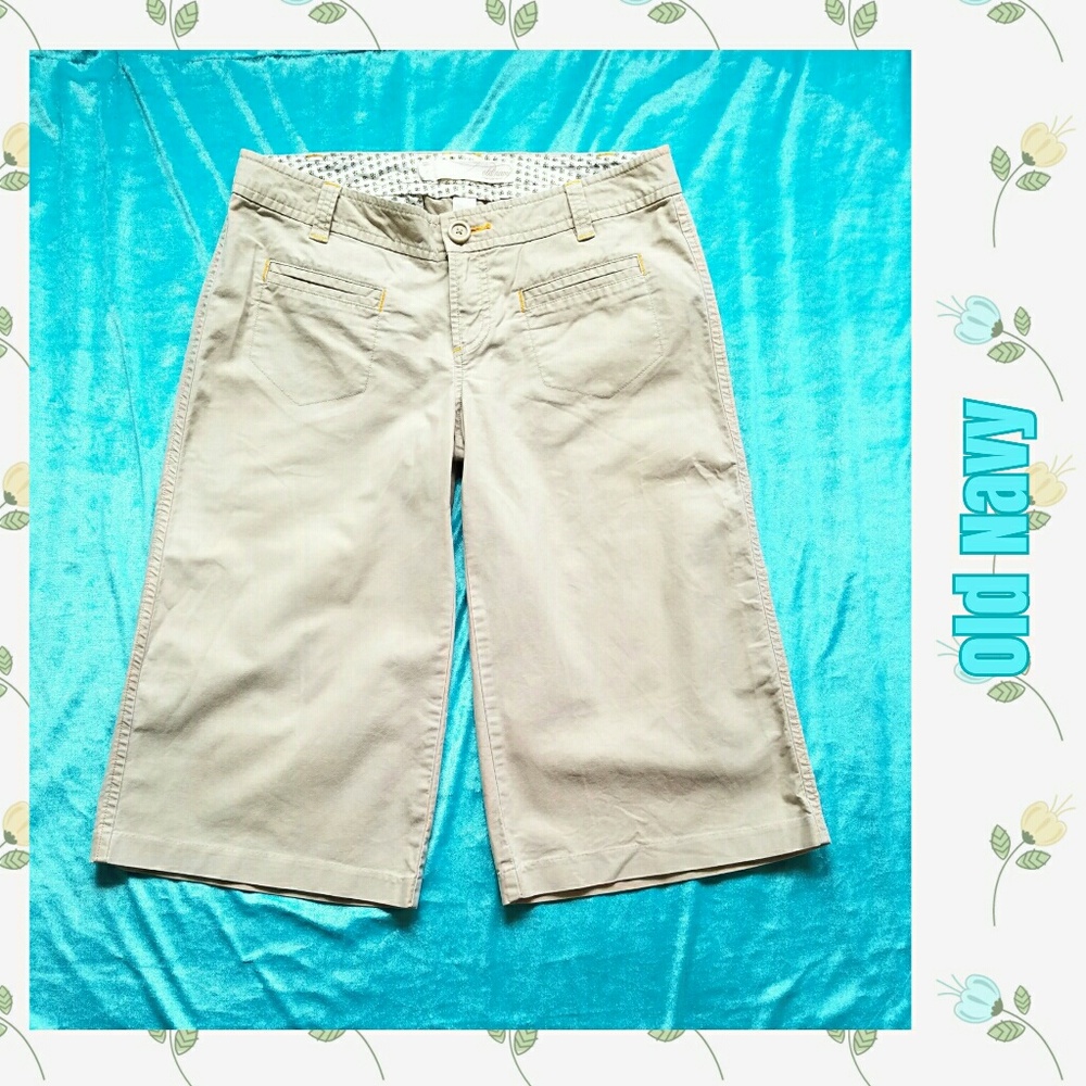 Old Navy Khaki Capri Pants