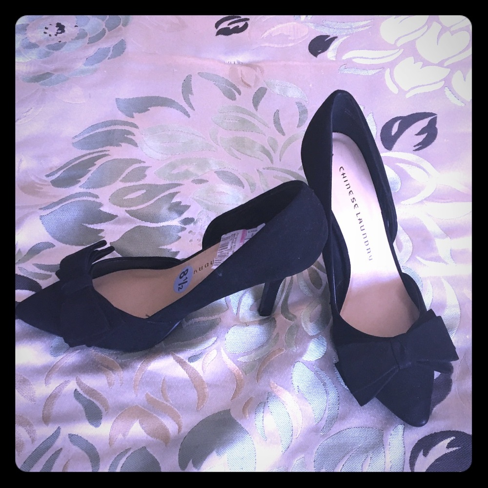 Super cute black velvet pumps! NWOT