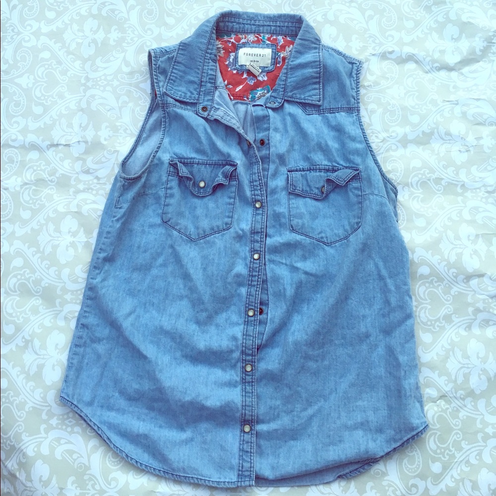 Forever 21 chambre sleeveless vest, size medium