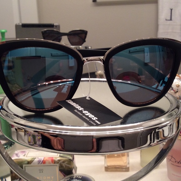 Blue Black Mat Frame 🕶 sunglasses! - Picture 2 of 3