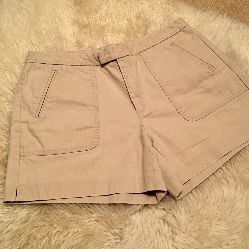 ⭐️ Banana Republic cotton khaki/ tan shorts