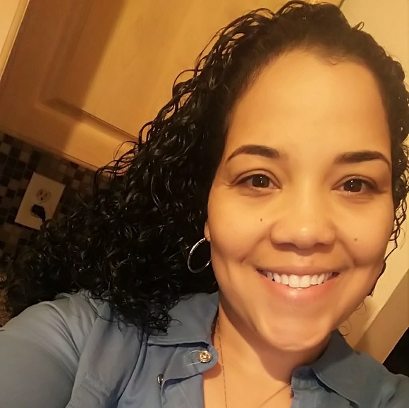 Meet your Posher, Lorraine - Picture 2 of 3