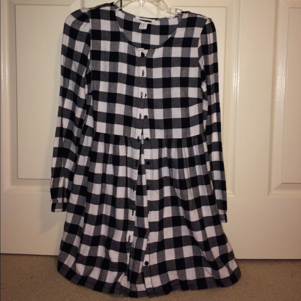 Black/white checkered dress