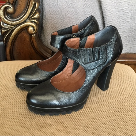 High Heel Bootie - Picture 3 of 8