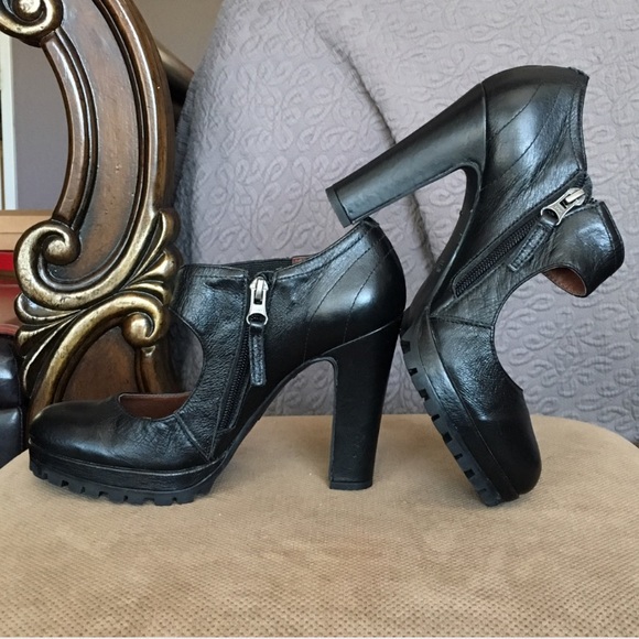 High Heel Bootie - Picture 6 of 8