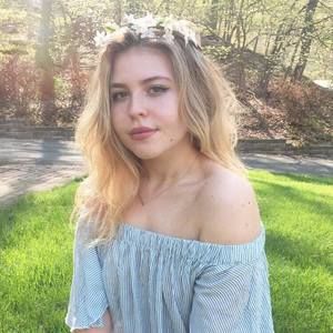 Meet your Posher, Nola