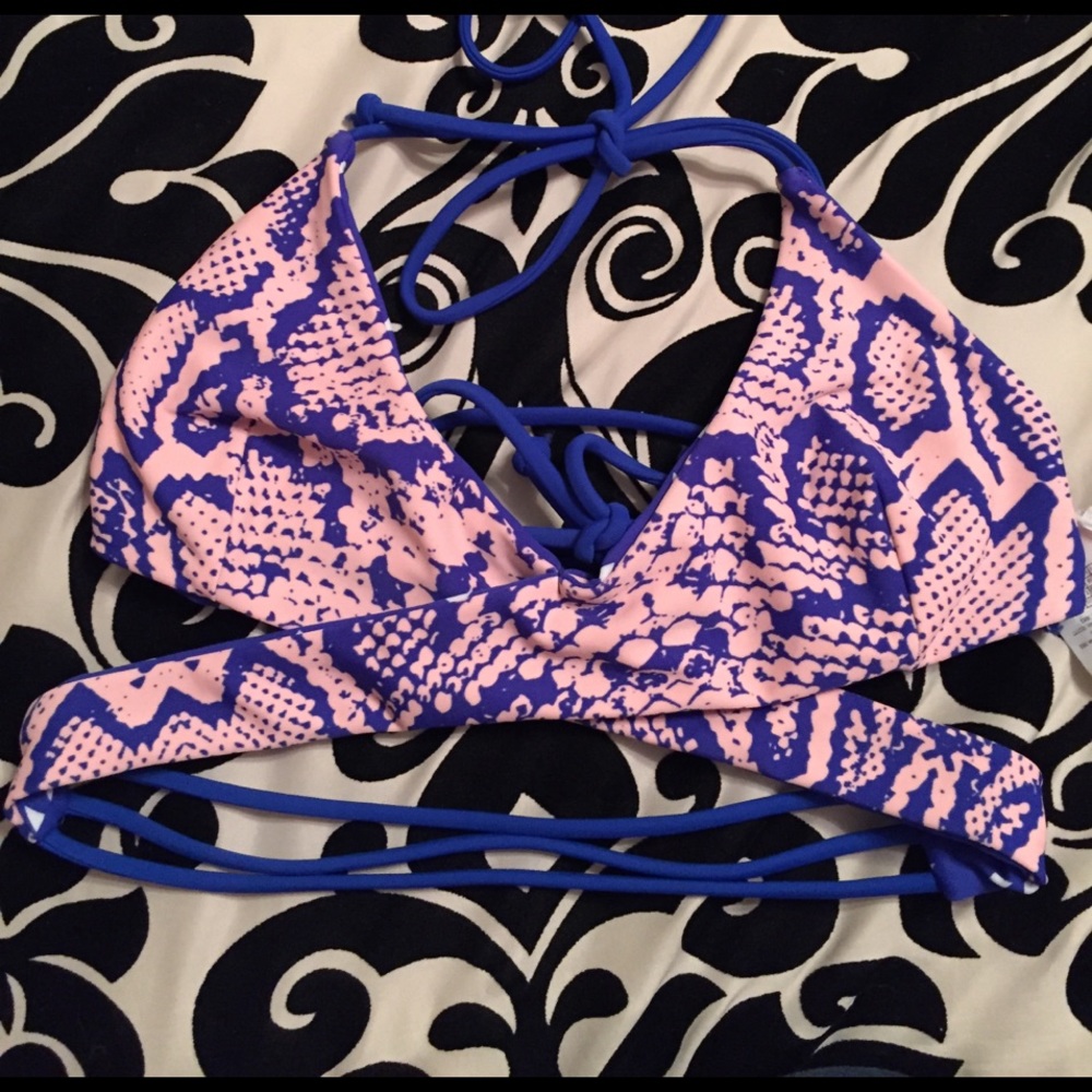 Rip curl reversible wrap top