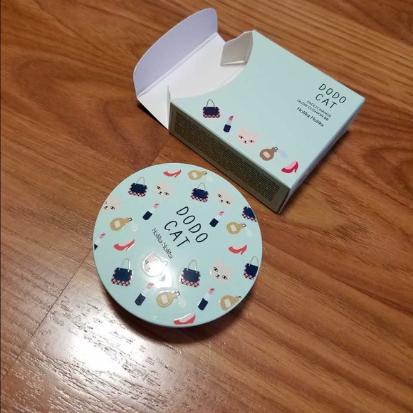 Holika Holika FACE2CHANGE DoDoCat GLOW Cushion BB - Picture 2 of 8