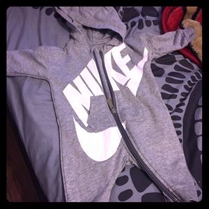 Nike sweatsuit w/zipper