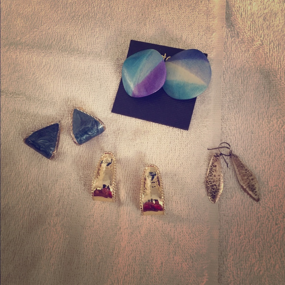 Set of 4 vintage earrings