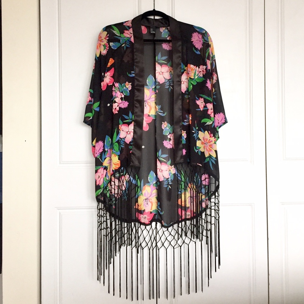 NWOT - FOREVER 21 Floral & Fringe Kimono