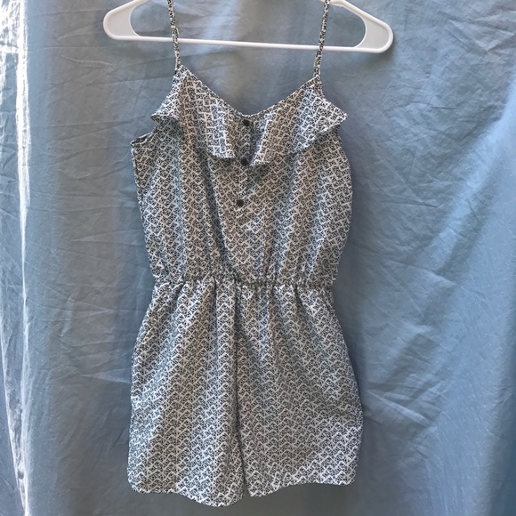 Patterned Romper with Pockets - Picture 2 of 5