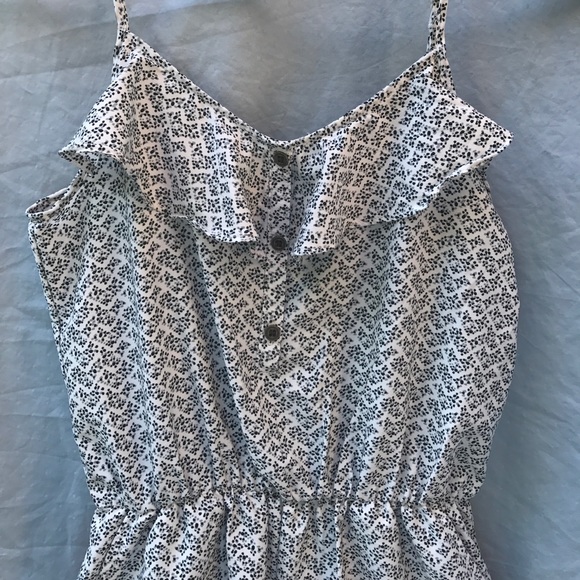 Patterned Romper with Pockets - Picture 3 of 5