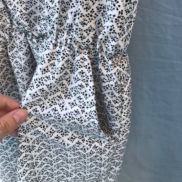 Patterned Romper with Pockets - Picture 4 of 5