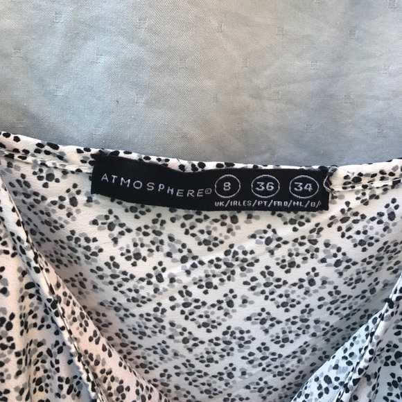 Patterned Romper with Pockets - Picture 5 of 5