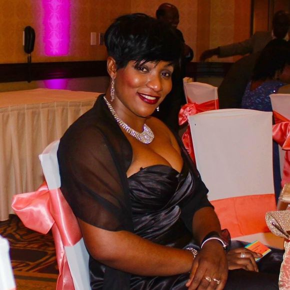 Meet your Posher, Liz - Picture 1 of 1