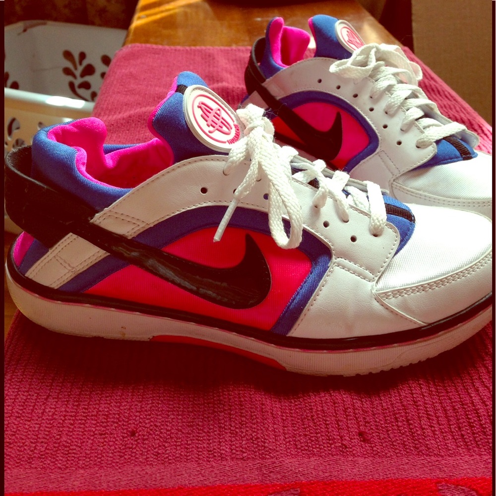 Nike hirachi's size 6