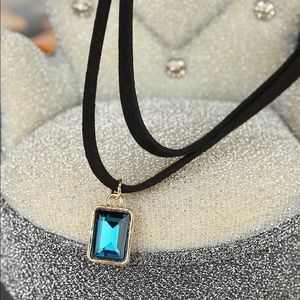 Crystal pendant necklace