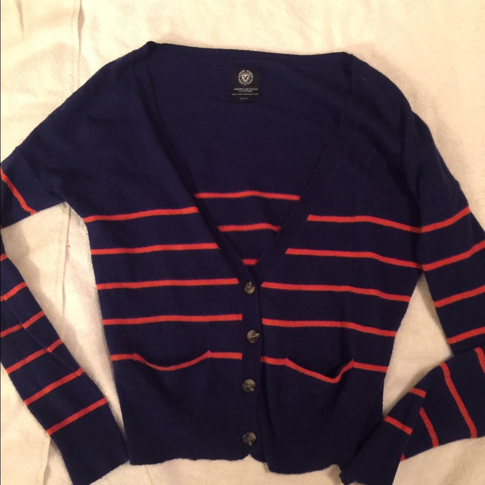 Navy blue and hot pink stripped sweater.