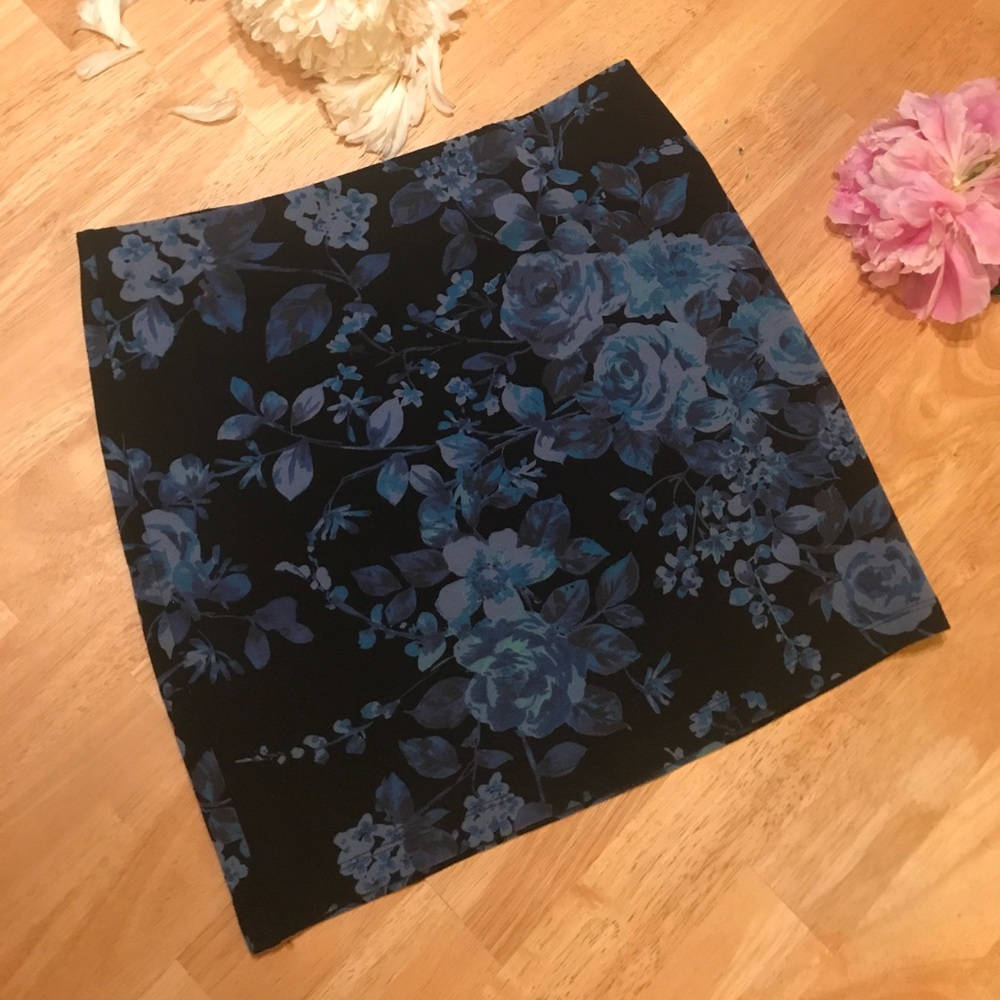 Mini cotton skirt blue floral print on black