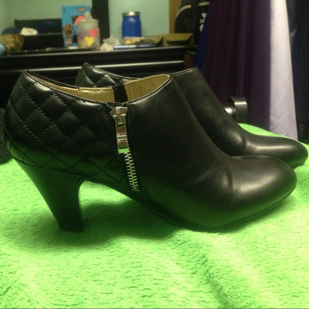 Black Naturalizer booties!