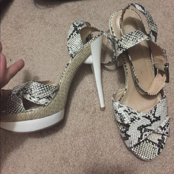 Snakeskin heels - Picture 2 of 3