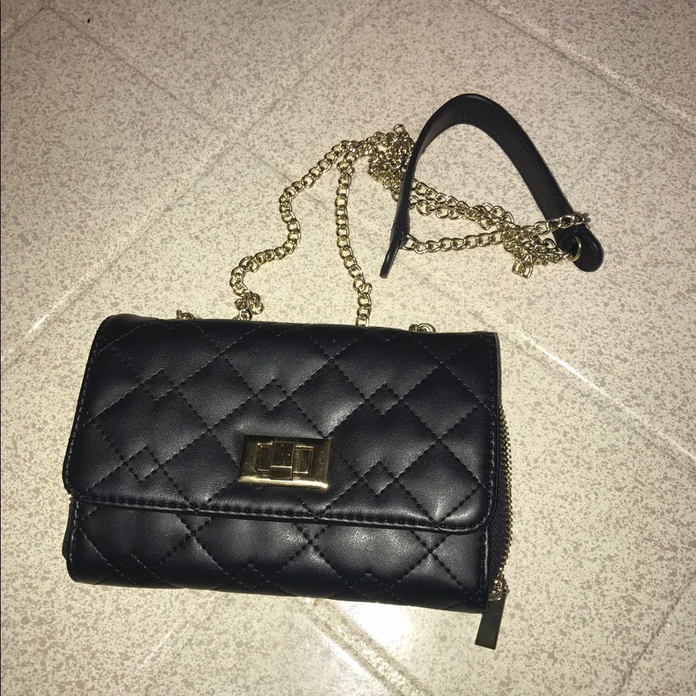 Black Crossbody bag with gold chain strap