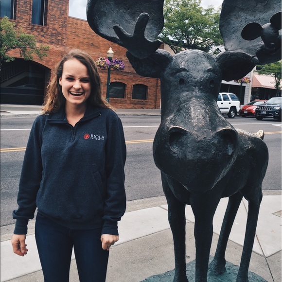 Meet your Posher, Hannah - Picture 1 of 2