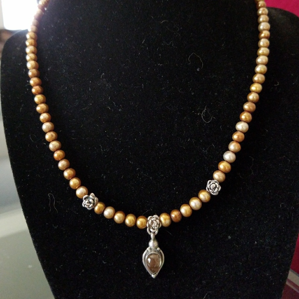 Freshwater pearl and moonstone necklace.