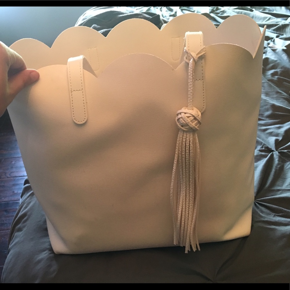 White Scalloped Shell Leather Tote