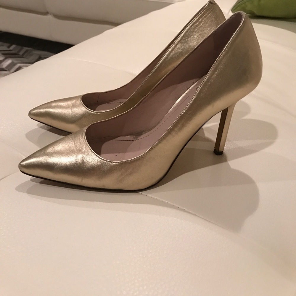 Vince Camuto gold pumps size 8.5