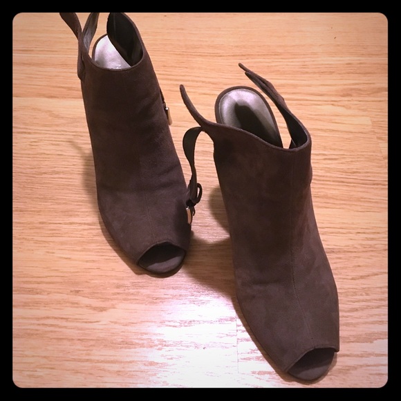 Gray Nine West Bootie - 8. - Picture 2 of 5