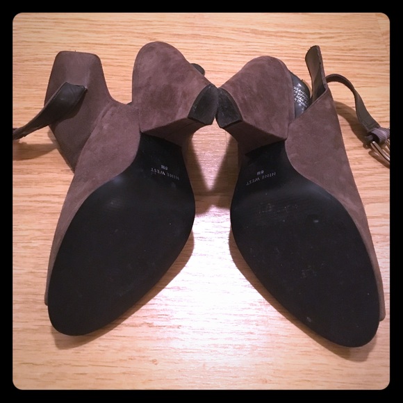 Gray Nine West Bootie - 8. - Picture 4 of 5