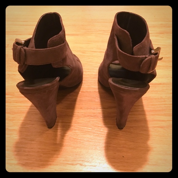 Gray Nine West Bootie - 8. - Picture 5 of 5