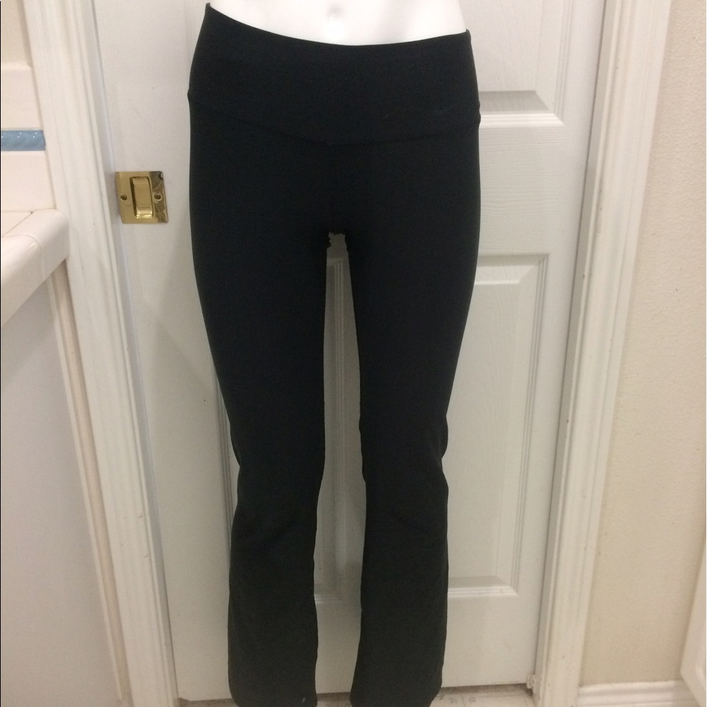 Women legend Dri-Fit Training Pants. PM
