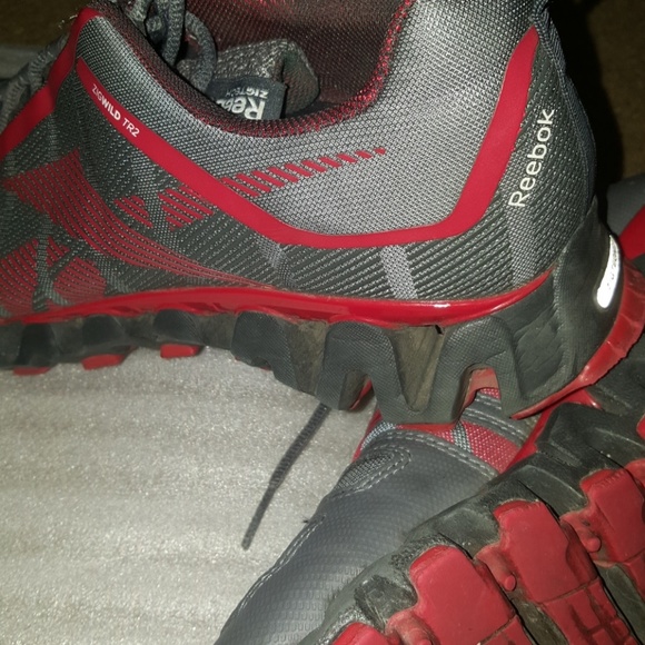 ? SUPER SALE Reebok  ZIGTECH SIZE 9