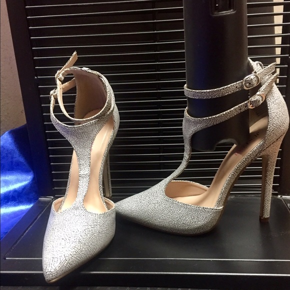 SOLD JUST-FAB T-Strap High Heel Stone Faux Leather - Picture 4 of 6