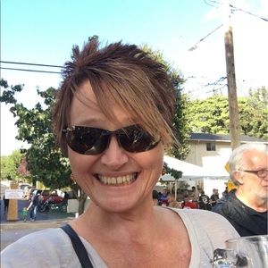 Meet your Posher, Laura