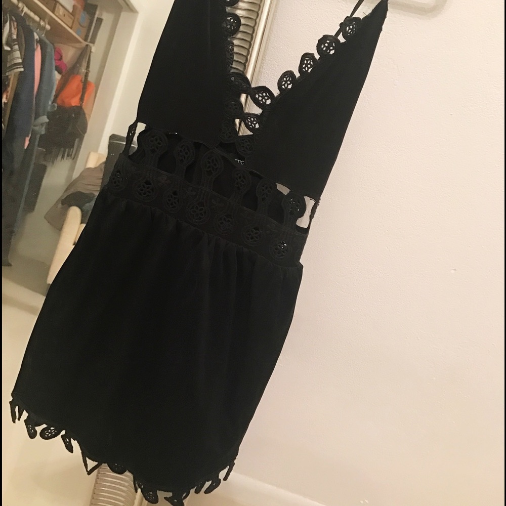 Fun & flirty LBD! - Picture 3 of 4