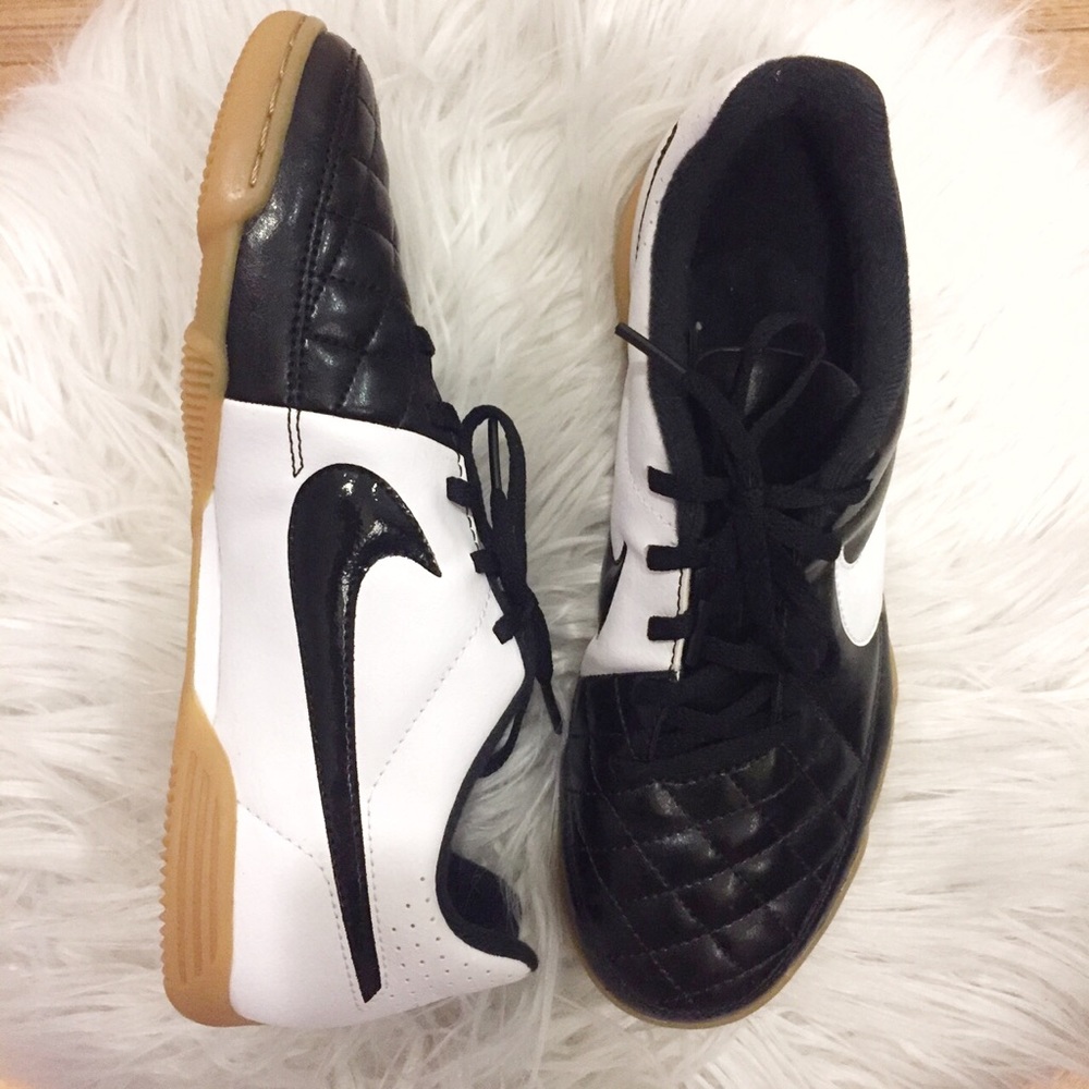 🚫SOLD NWOT Nike Tiempo Sneakers