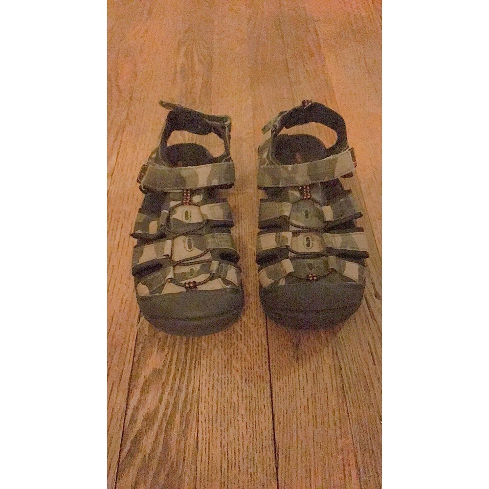 Camo-Print Strap Sandals