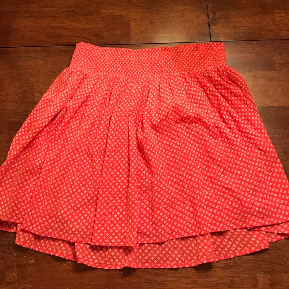 Coral and white mini skirt with elastic waist band