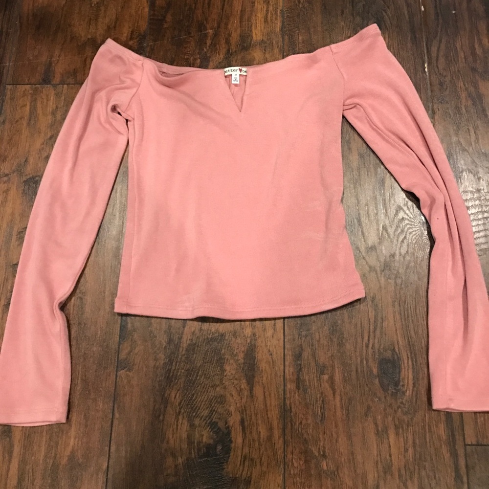 light pink long sleeve crop top