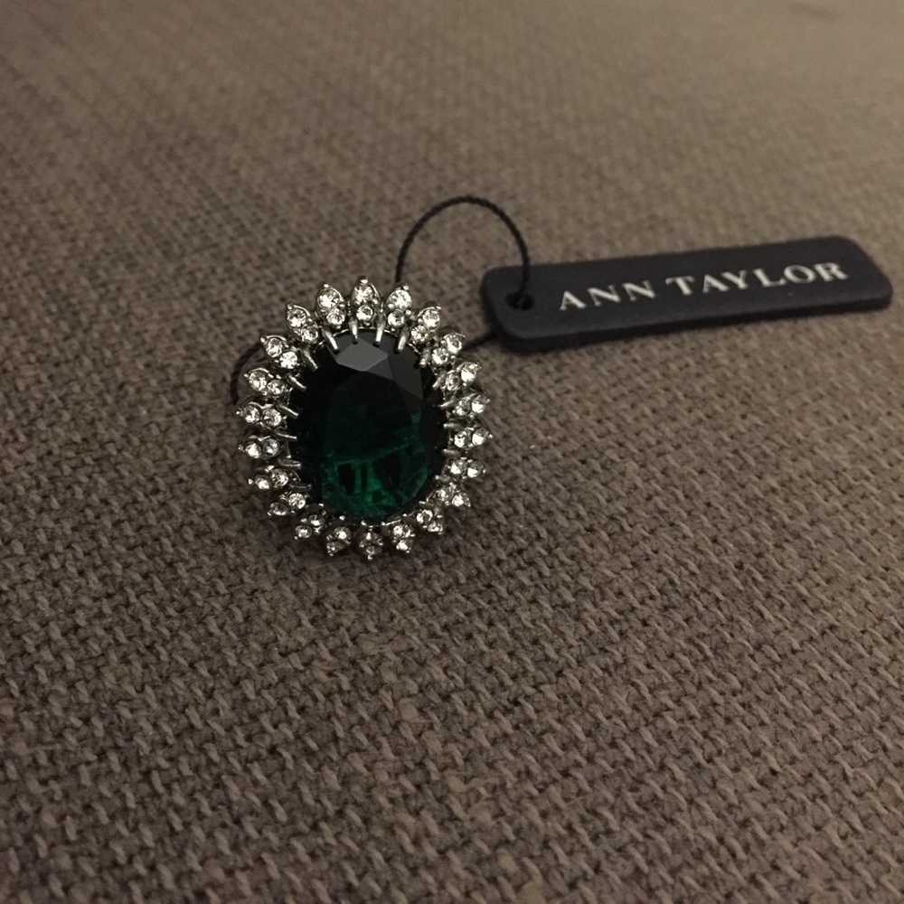 Ann Taylor Emerald Green Cocktail Ring