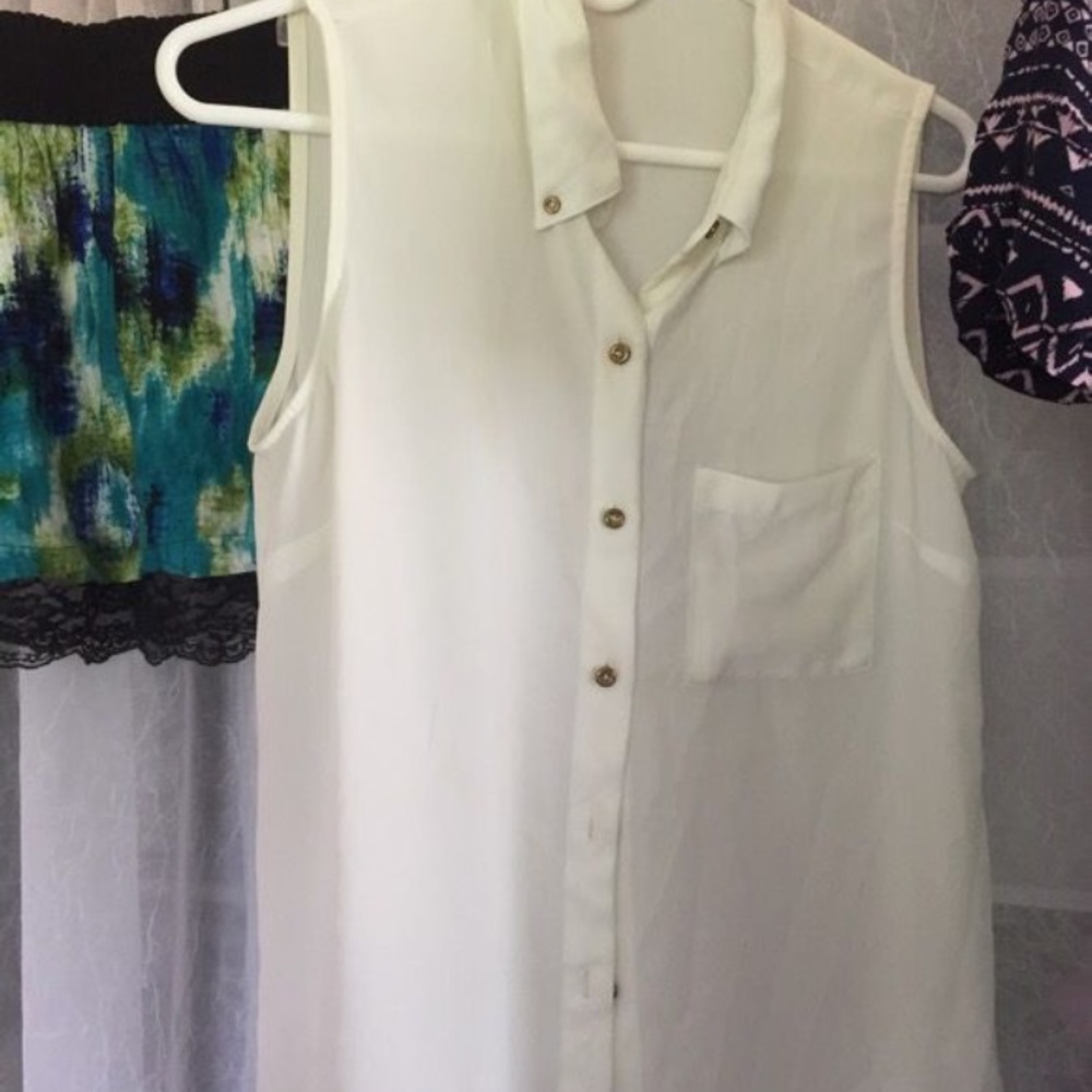 Clothes - Picture 4 of 4