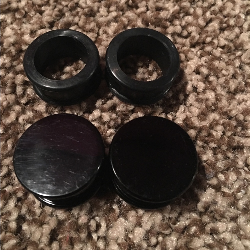 15/16" Plugs