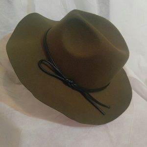 Olive greet hat