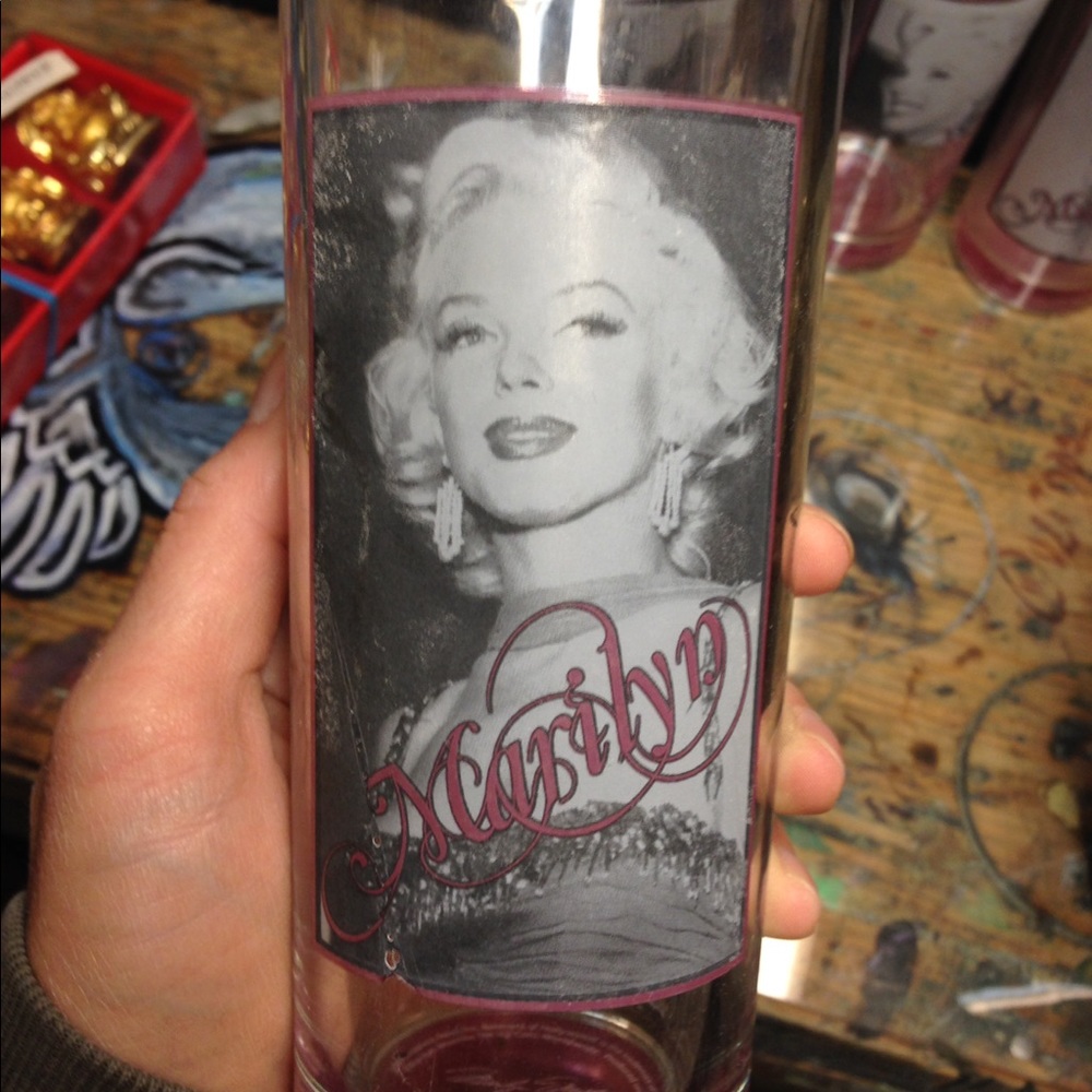 Marilynn drinking glasses. Set of 4
